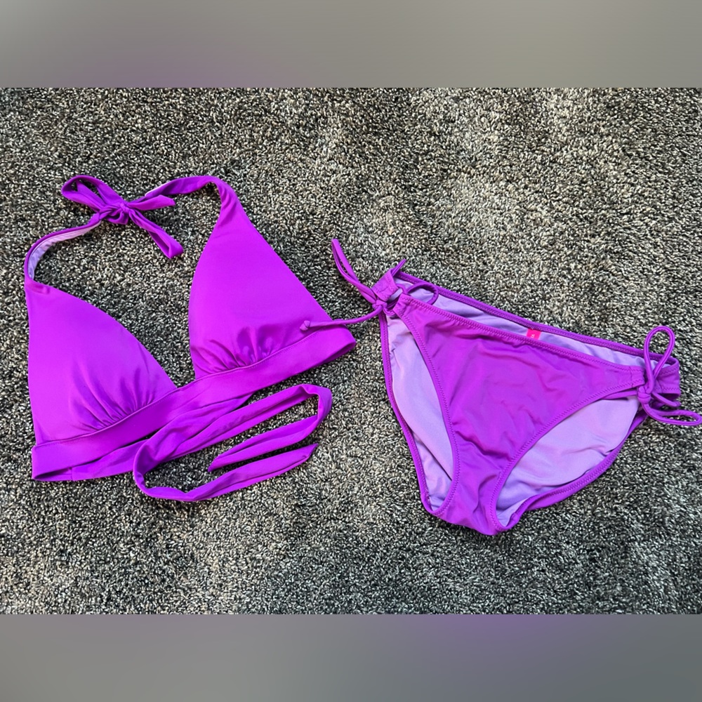 Victoria’s Secret push up halter and side tie hipster bottoms. Medium